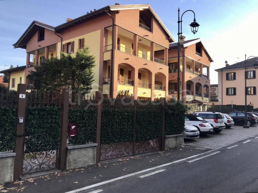 Appartamento in vendita a Imbersago via Cesare Cantù, 2