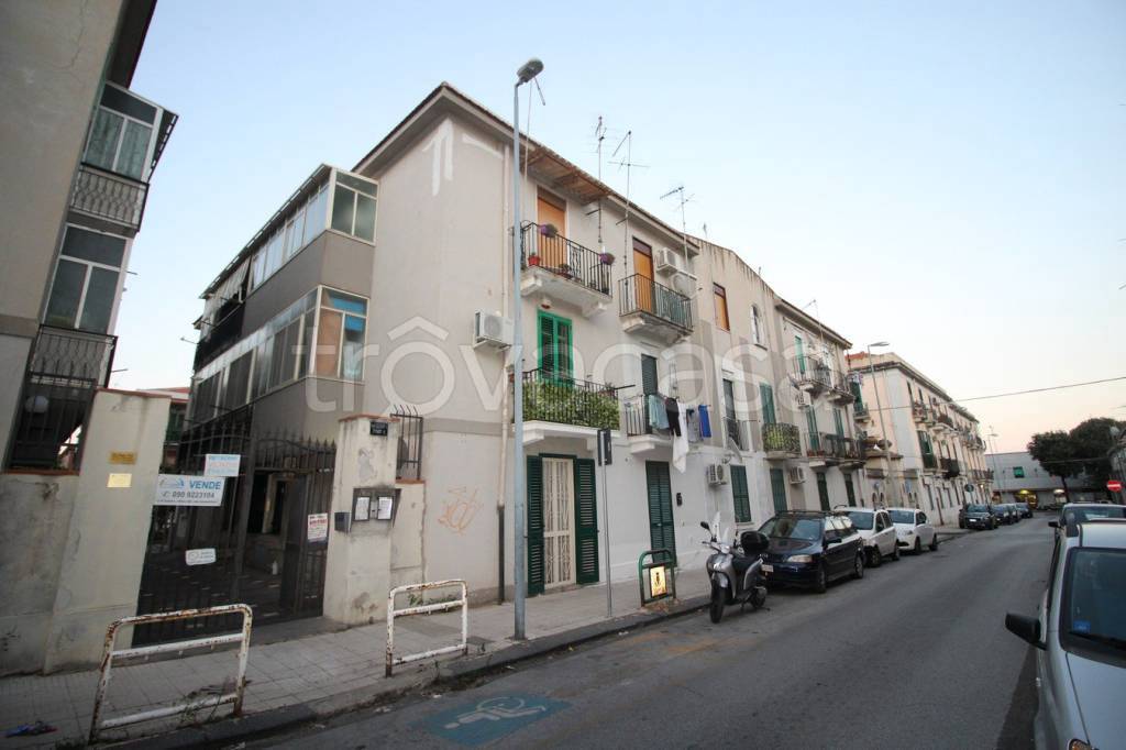 Appartamento in affitto a Messina via Lucania, 8