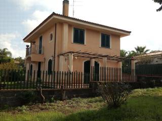 Villa in in vendita da privato a valverde via g. vitale, 1