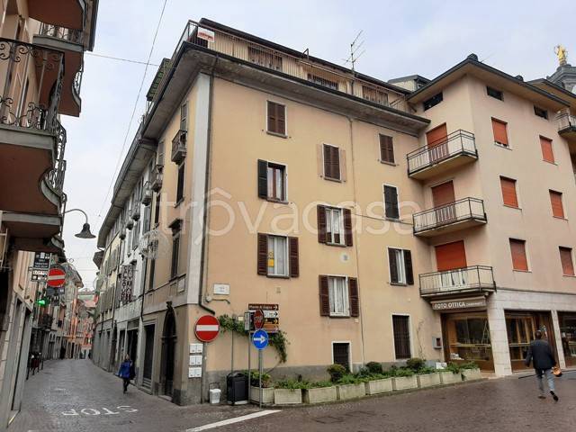 Appartamento in vendita a Zogno piazza Italia, 5