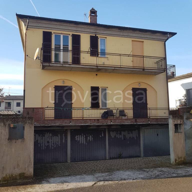 Villa Bifamiliare in in vendita da privato a Cadeo via della Chiesa, 7
