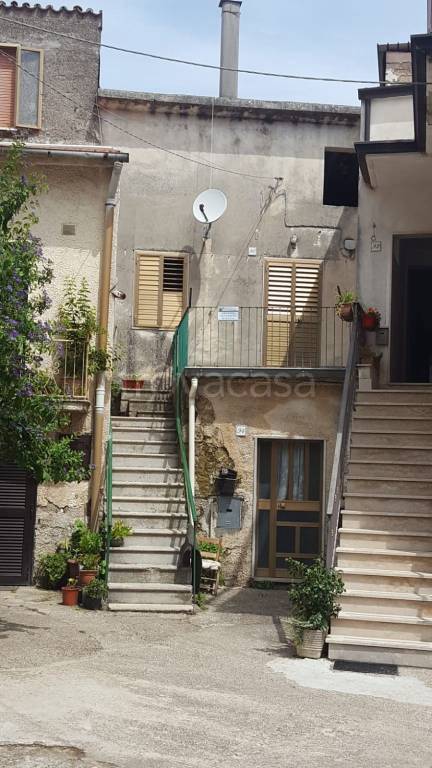 Intero Stabile in vendita a San Martino Valle Caudina via Castagneto
