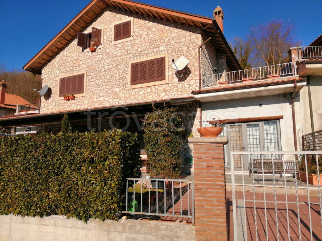Villa a Schiera in vendita a Orvinio strada Statale Licinese