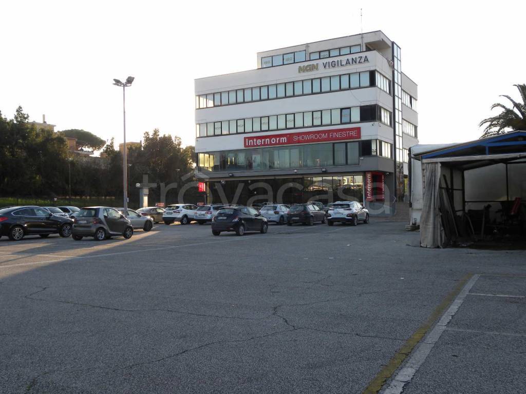 Ufficio in vendita a Roma via Achille Vertunni