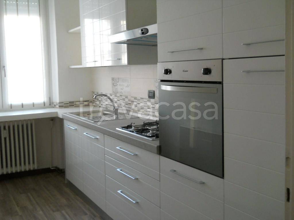 Appartamento in affitto a Saronno via Angelo Volonterio, 24