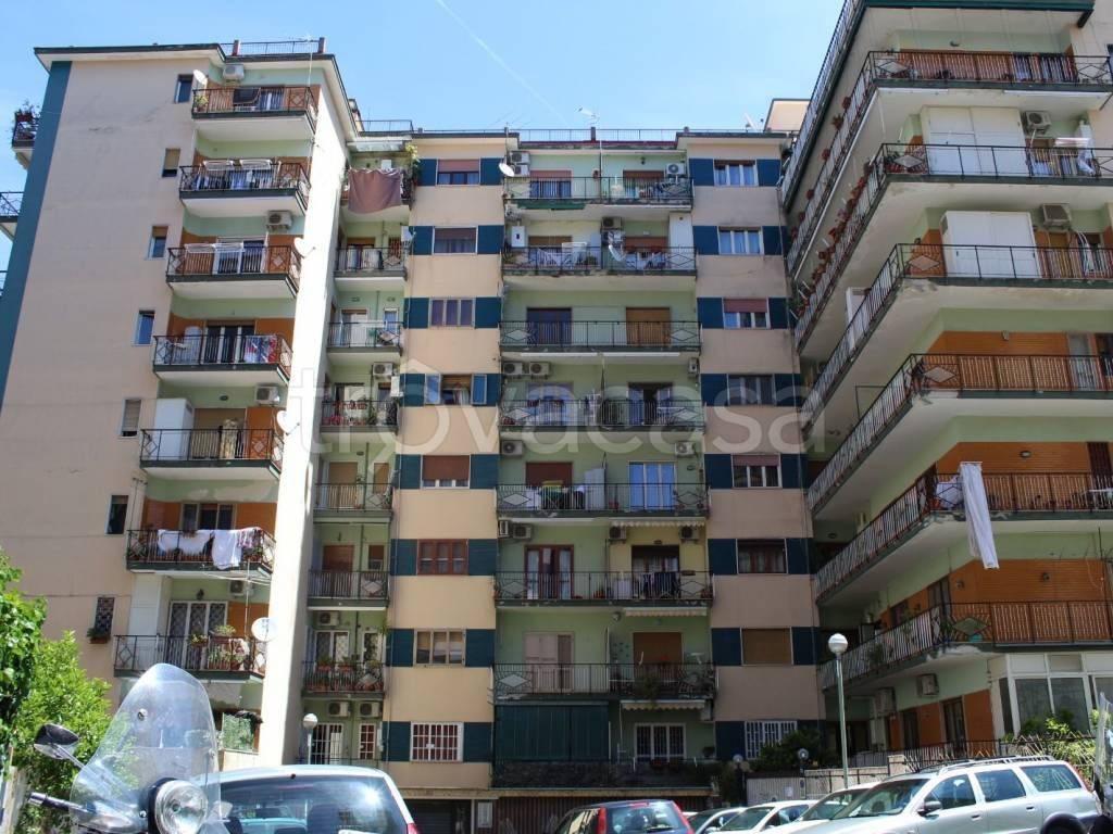 Appartamento in in vendita da privato a Napoli largo Privato delle Mimose, 1