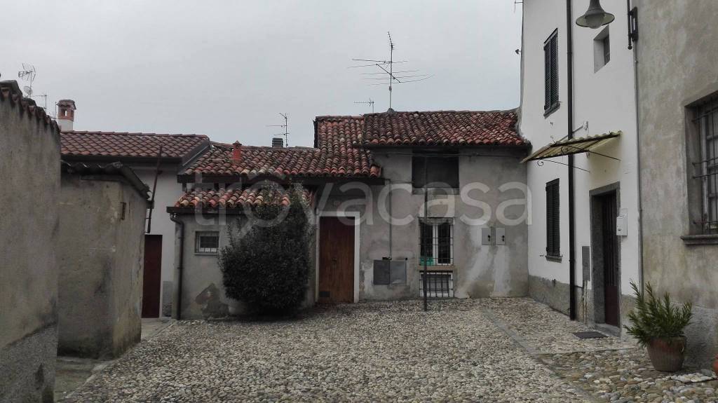 Casa Indipendente in vendita a Bosisio Parini via Giuseppe Parini
