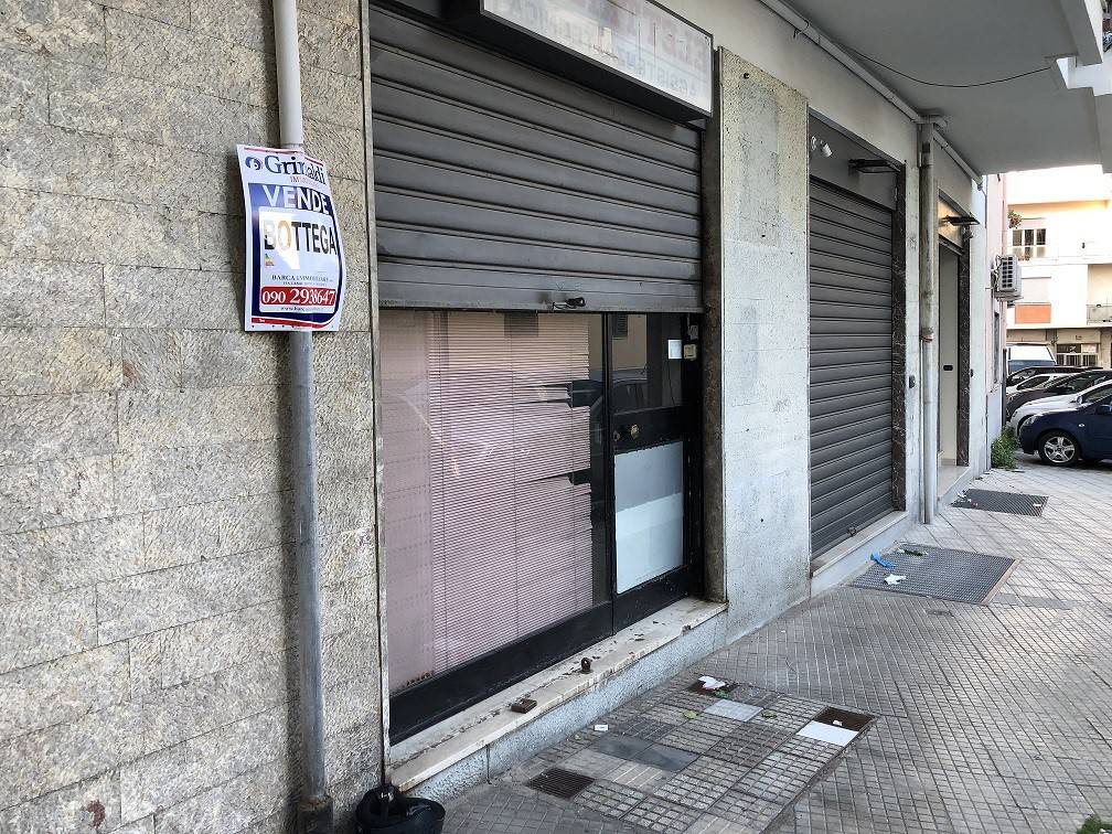 Negozio in vendita a Messina via Mamertini, 106