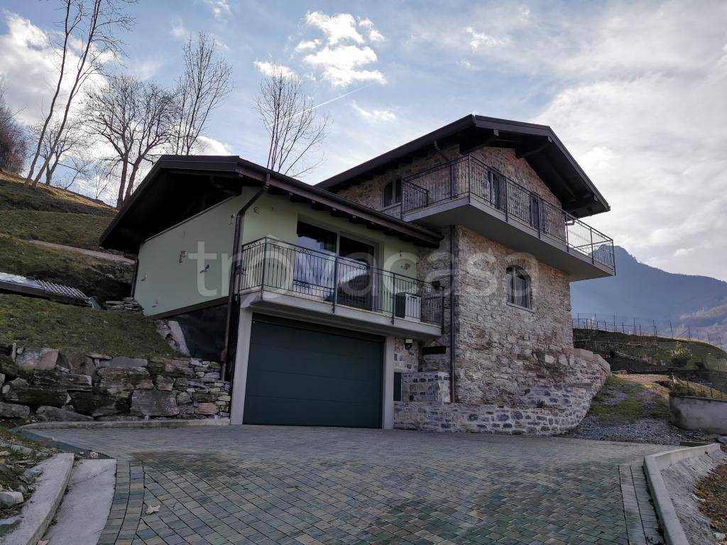 Villa in vendita a Schignano via Felice Cavallotti, 31