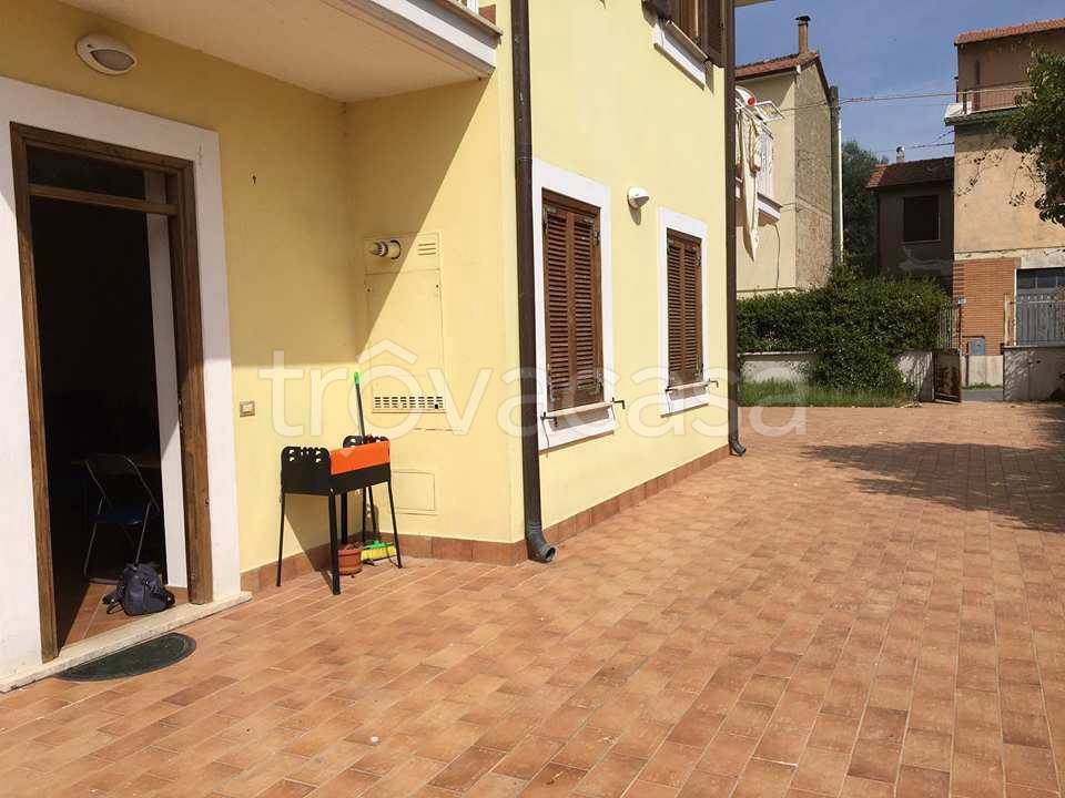 Appartamento in vendita a Fara in Sabina via Piave, 17