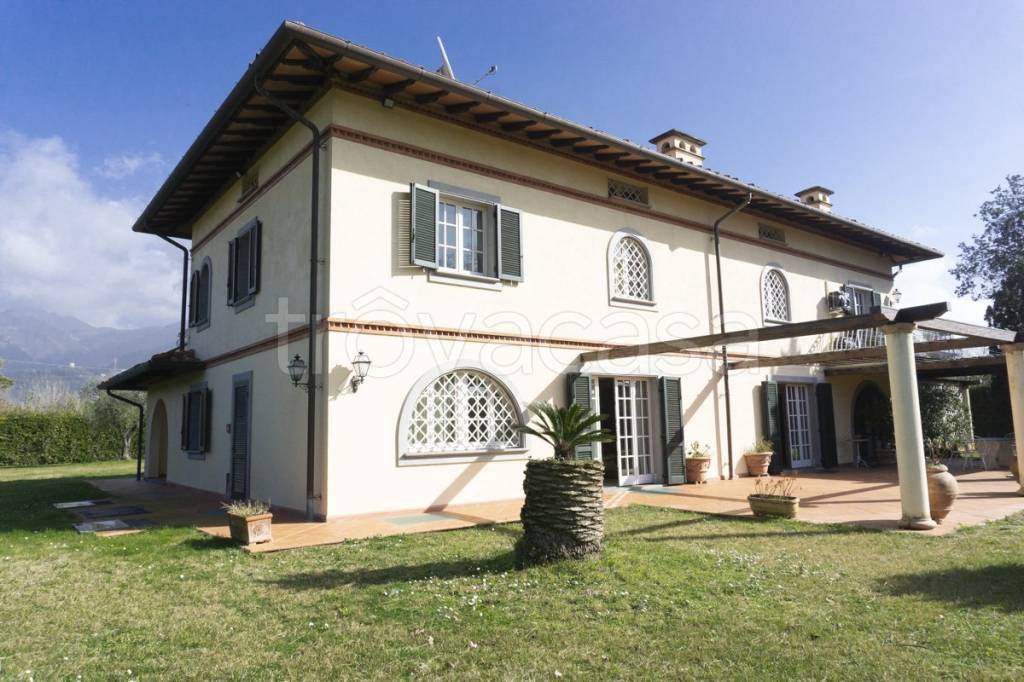 Villa in affitto a Massa via Fescione, 1