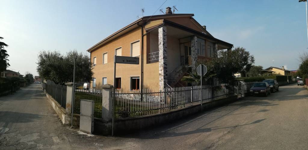 Ufficio in vendita a Castiglione delle Stiviere via Giacomo Puccini, 1