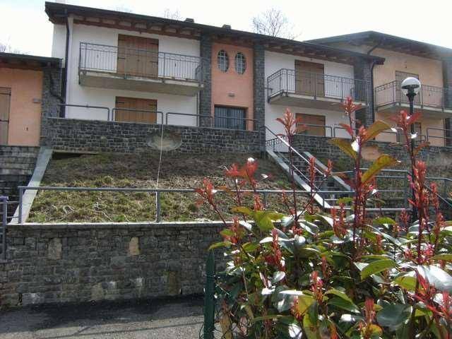 Appartamento in vendita a Corna Imagna via Pianèta