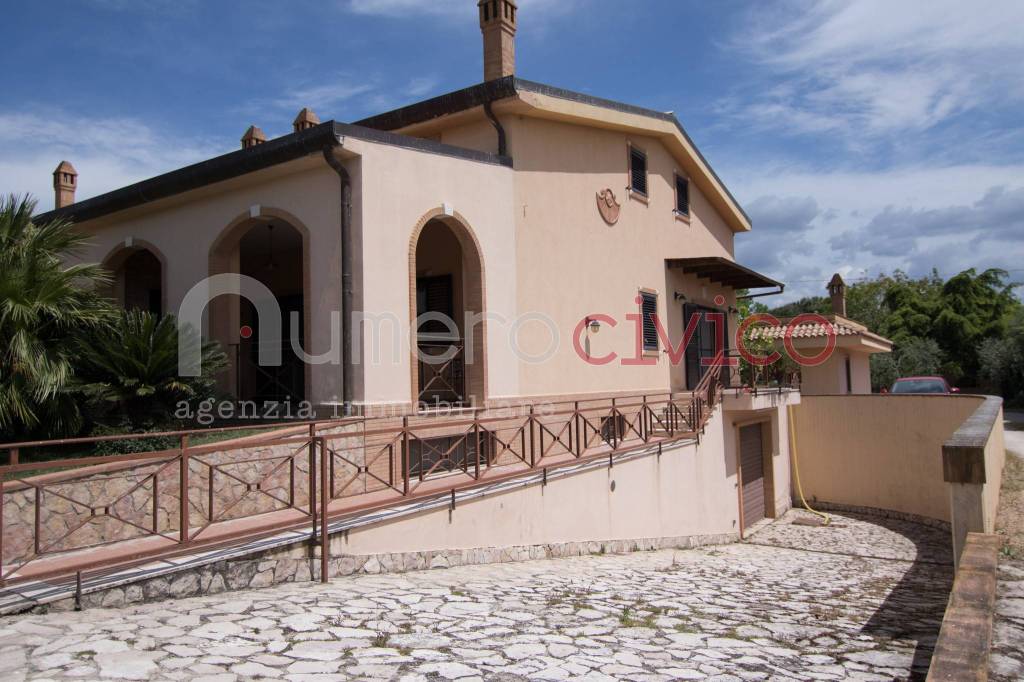 Villa Bifamiliare in vendita a Foggia via Ascoli