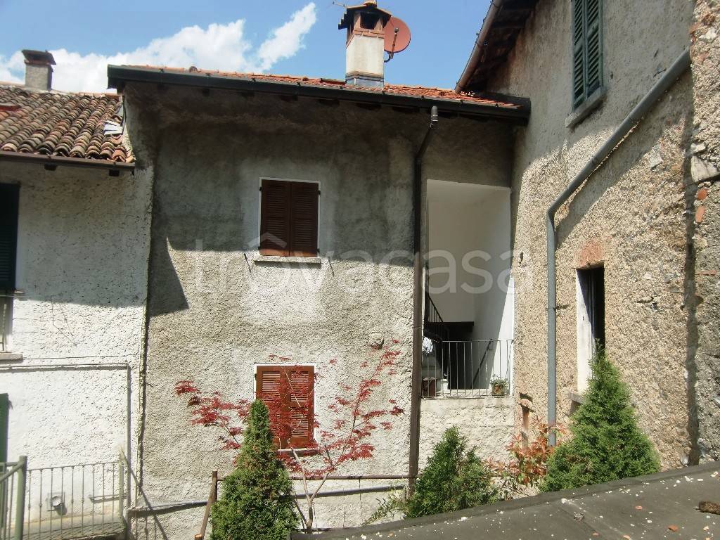 Casa Indipendente in vendita a Valbrona via Risorgimento