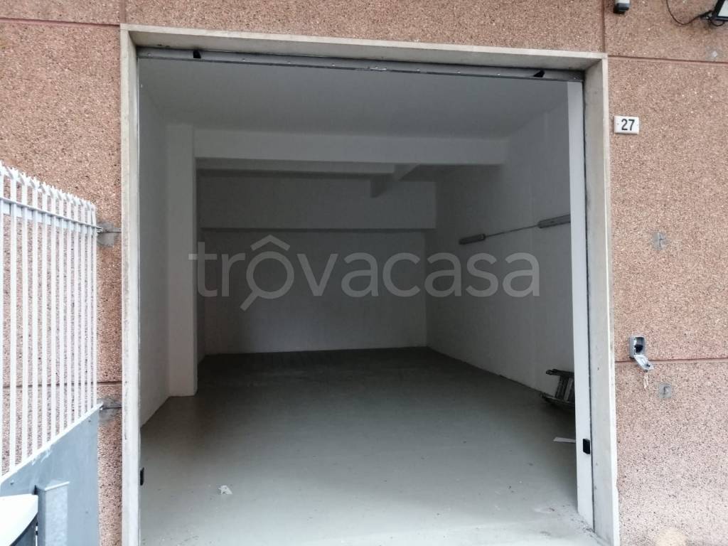 Garage in vendita a Genova via Zuccarello