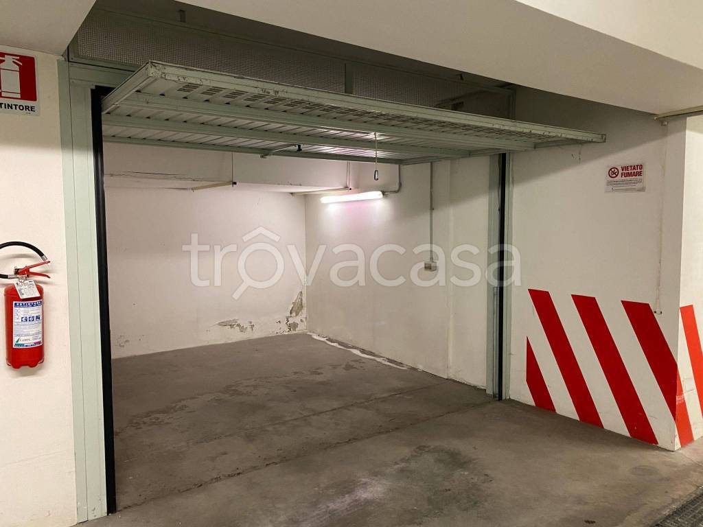 Garage in vendita a Venezia via Dante Alighieri, 33