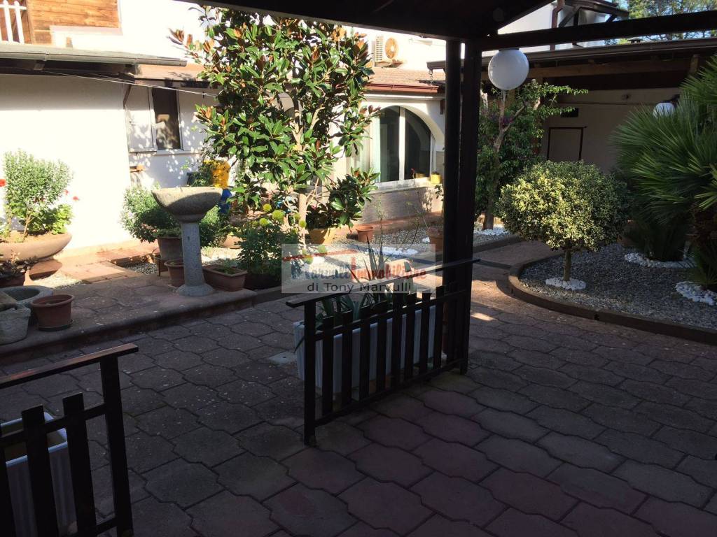Villa a Schiera in vendita a Cassano delle Murge contrada Incoronata Lagogemolo, 105