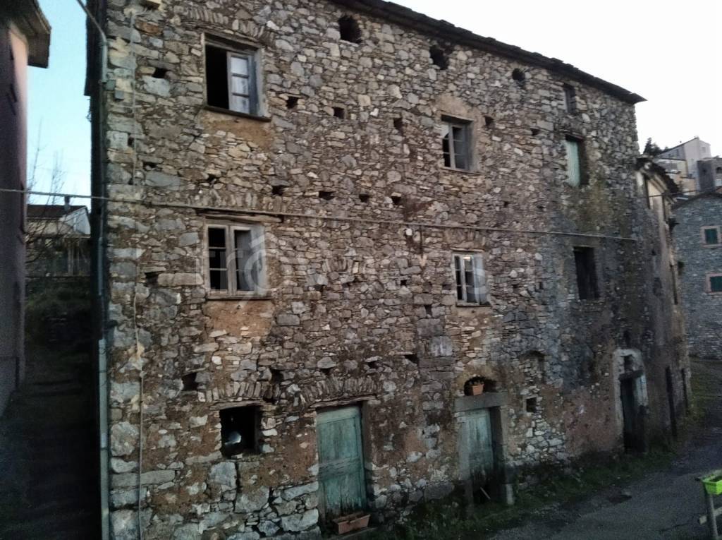 Intero Stabile in in vendita da privato a Beverino via Corvara