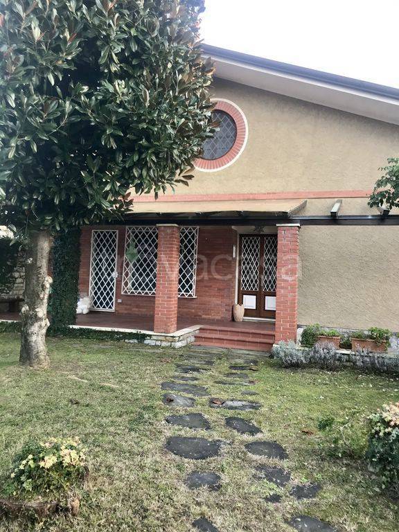Villa in affitto a Forte dei Marmi via Amilcare Ponchielli, 56