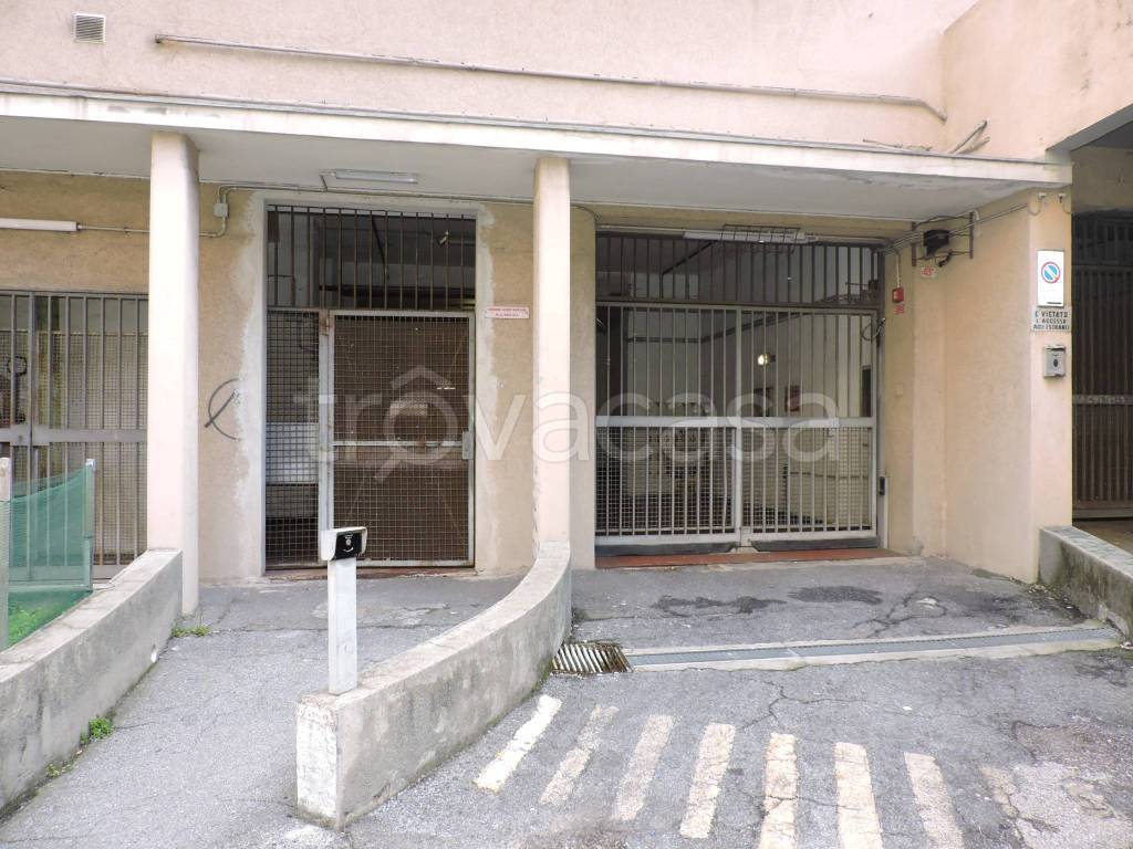 Garage in vendita a Genova via La Spezia