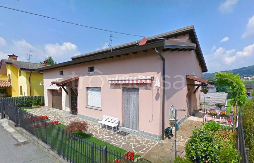 Villa in vendita a Gandino via Giosuè Carducci