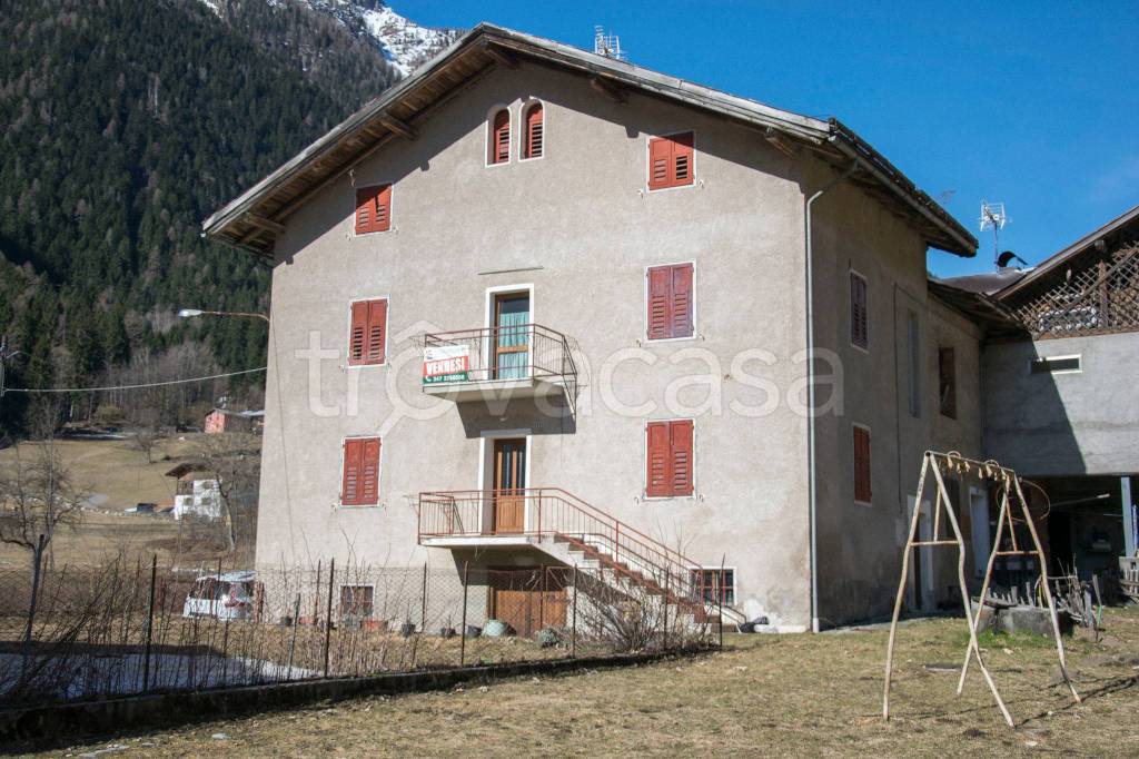 Casa Indipendente in vendita a Rabbi frazione Pracorno, 122