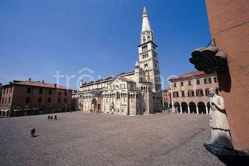 Intero Stabile in vendita a Modena
