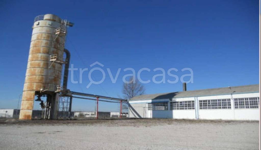 Capannone Industriale in vendita a Manzano via Dei Prati