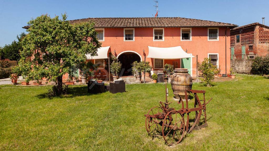 Colonica in vendita a Lucca via di Sant'Alessio