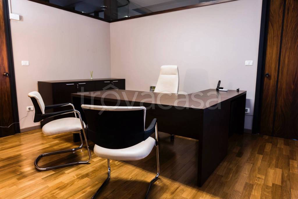Ufficio in in affitto da privato a Montecatini-Terme viale Giovanni Amendola, 41