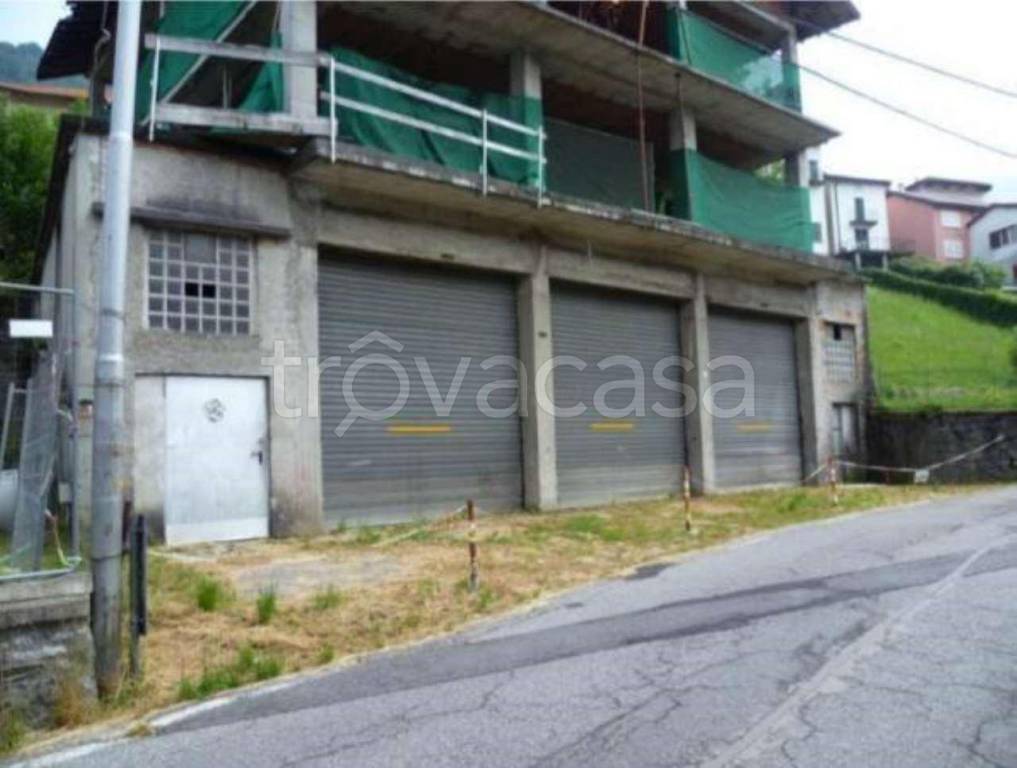 Capannone Industriale in vendita a Schignano viale Rimembranza 2