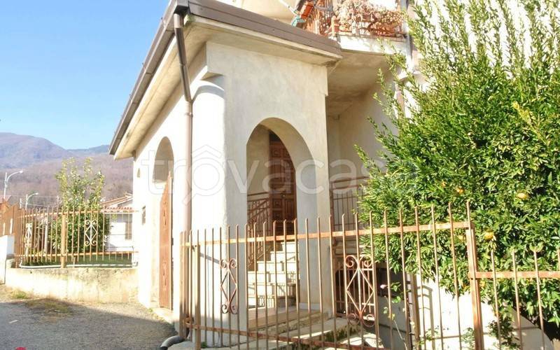 Appartamento in vendita a San Vincenzo la Costa via Gregoria