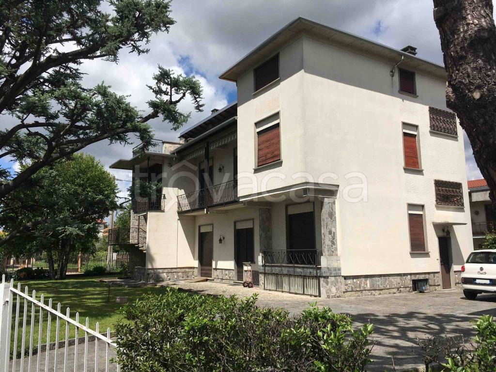 Villa in in vendita da privato a Lonate Pozzolo viale Ticino, 37