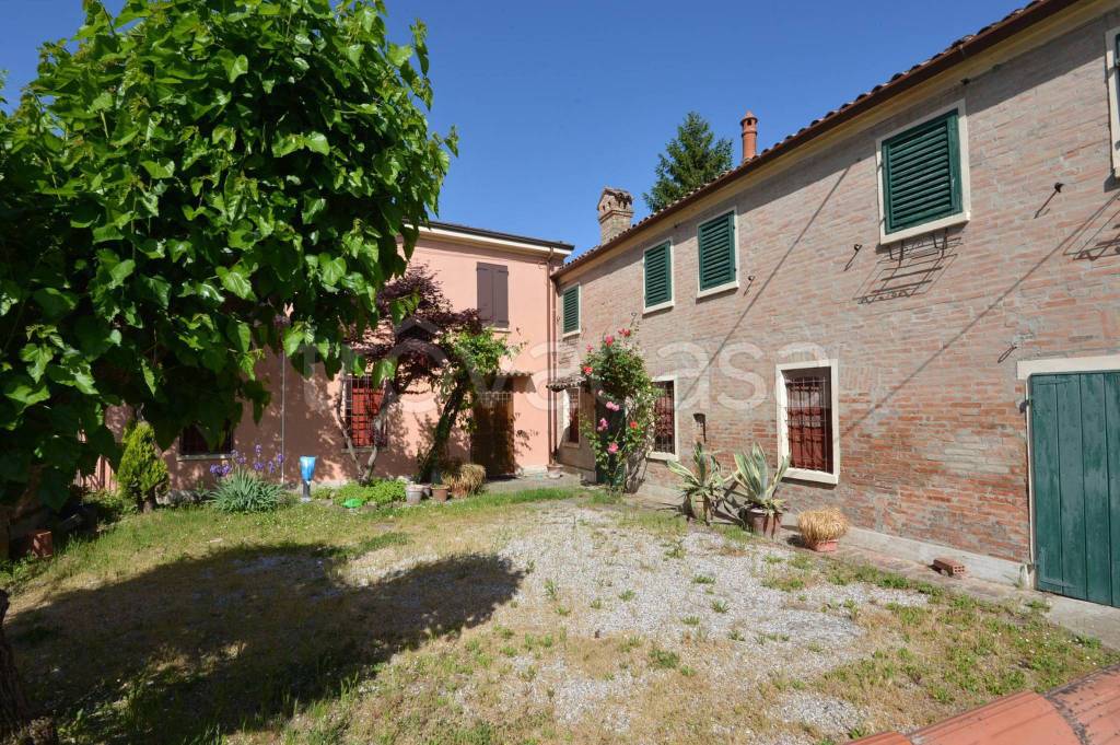 Casale in vendita a Ferrara via Antonio e Nicolò Beccari, 173