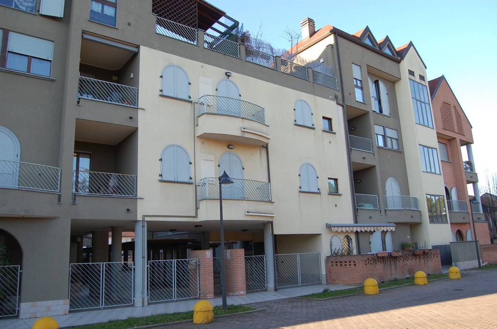 Appartamento in affitto ad Arcore via Vincenzo Foppa, 11