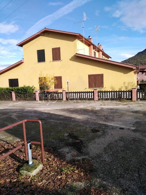 Villa Bifamiliare in vendita a Rocca di Botte viale Bonifacio Graziani