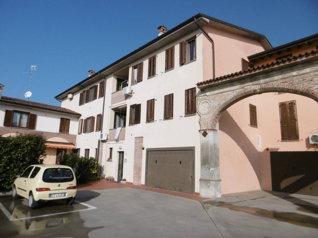 Appartamento in vendita a Gadesco-Pieve Delmona via Cesare Battisti