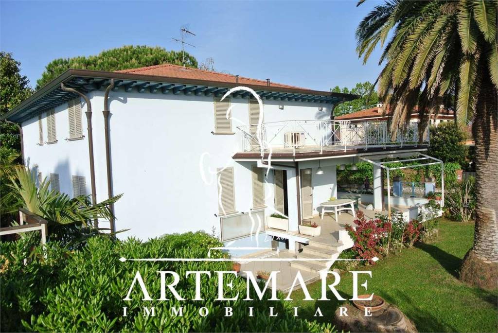 Villa in vendita a Pietrasanta via Piave, 10