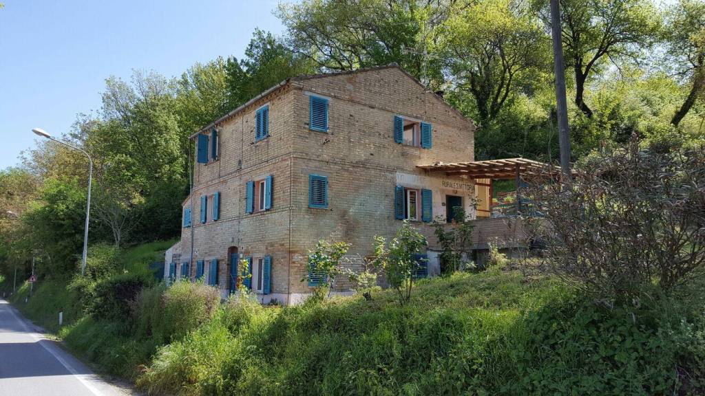 Casa Indipendente in vendita a Santa Vittoria in Matenano c.Da san salvatore, 47