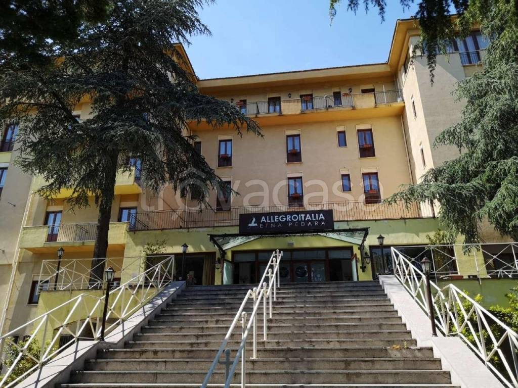 Hotel in vendita a Pedara via Luigi Pirandello 2