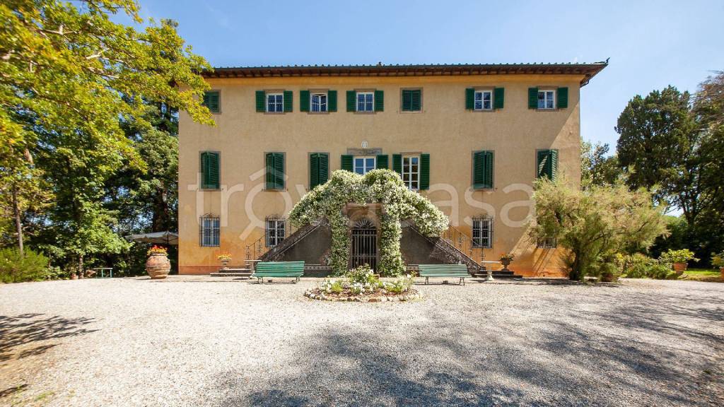 Villa in vendita a Lucca via del Parco della Rimembranza