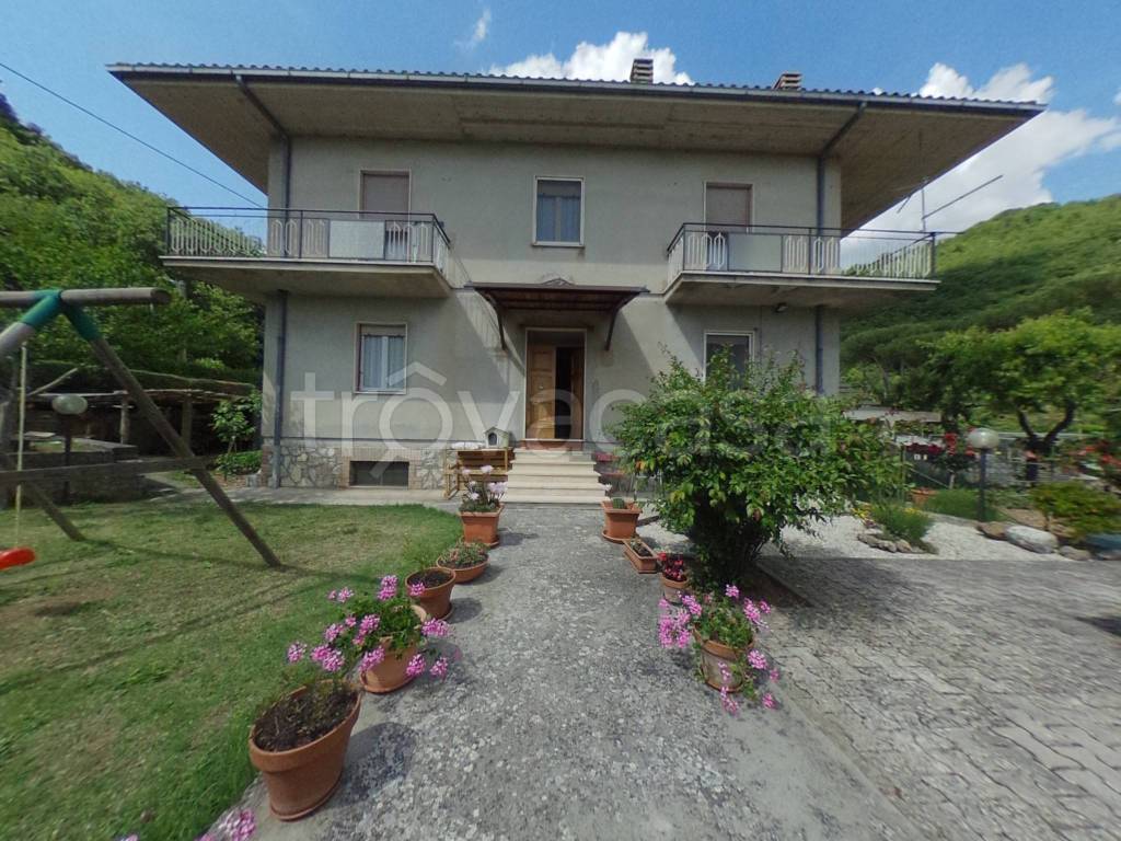 Villa in vendita a Rieti via Leonessa