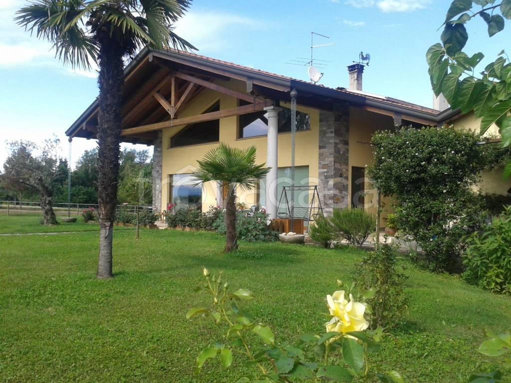 Villa in in vendita da privato a Bellinzago Novarese sp102, 99