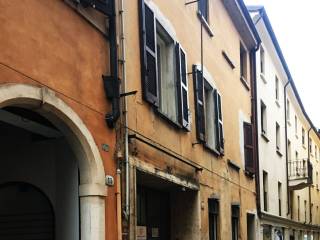 Negozio in affitto a mantova via leon d'oro