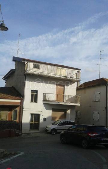 Casa Indipendente in vendita a Cappelle sul Tavo via Regina Margherita
