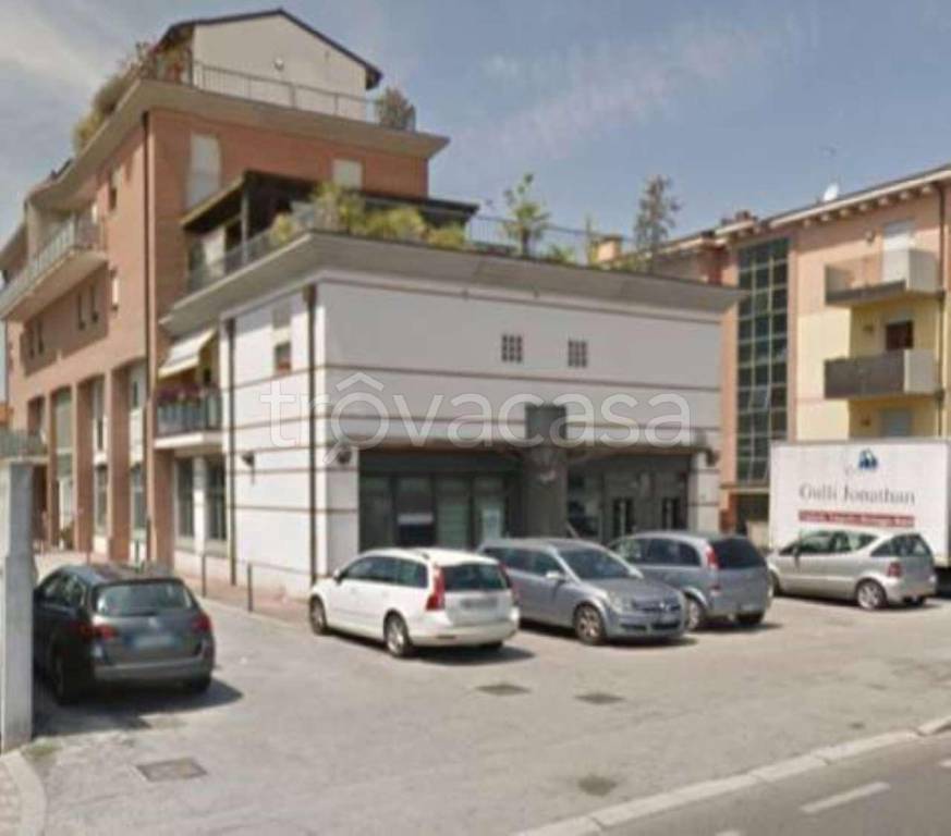 Negozio in vendita a Vicenza strada del Pasubio, 335