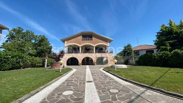 Villa Bifamiliare in vendita a Mortara via 20 Settembre, 48