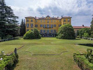 Villa in vendita ad azzate via castello