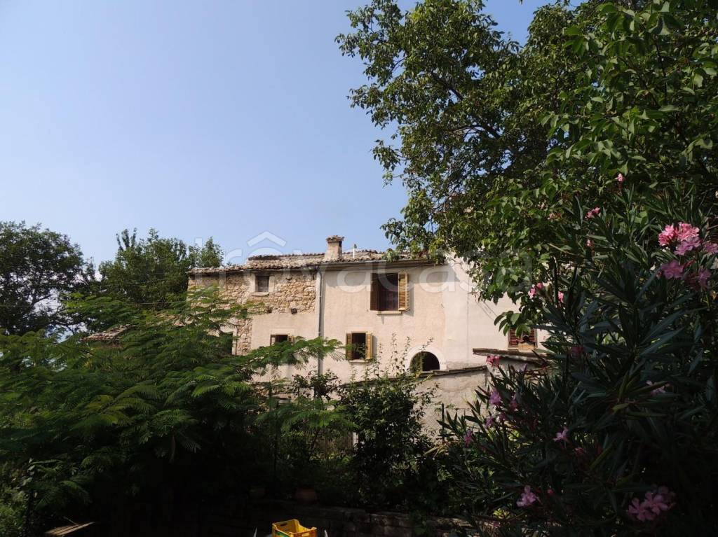Casa Indipendente in vendita a Caramanico Terme corso Gaetano Bernardi